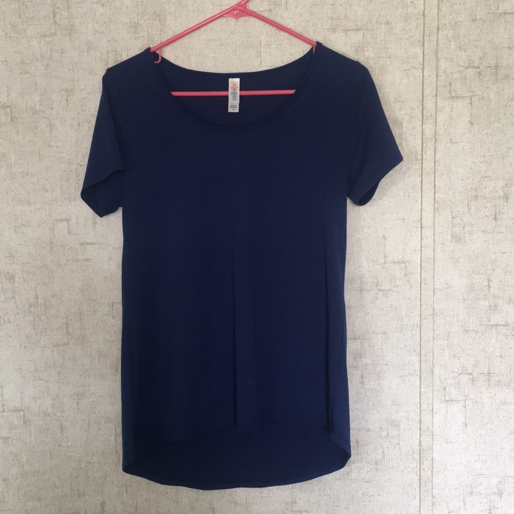 NWOT Lularoe XS Classic tee